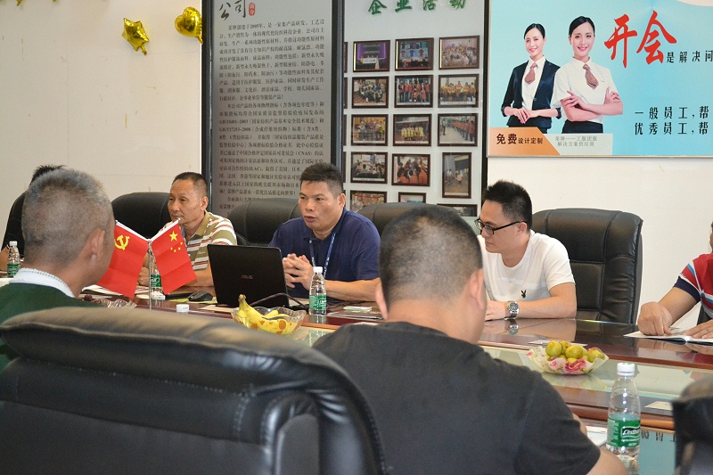 黄日荣董事长就医用面料展开深入的介绍